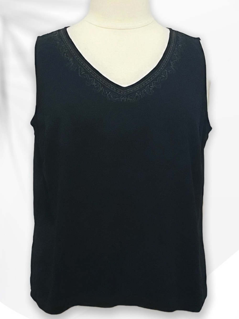 Norton McNaughton Black Embroidered V-Neck Tank 1X (M/L)